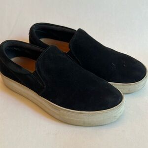 Black platformed Steve Madden shoes